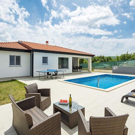 Holiday Home Greta ลาบิน ภายนอก รูปภาพ