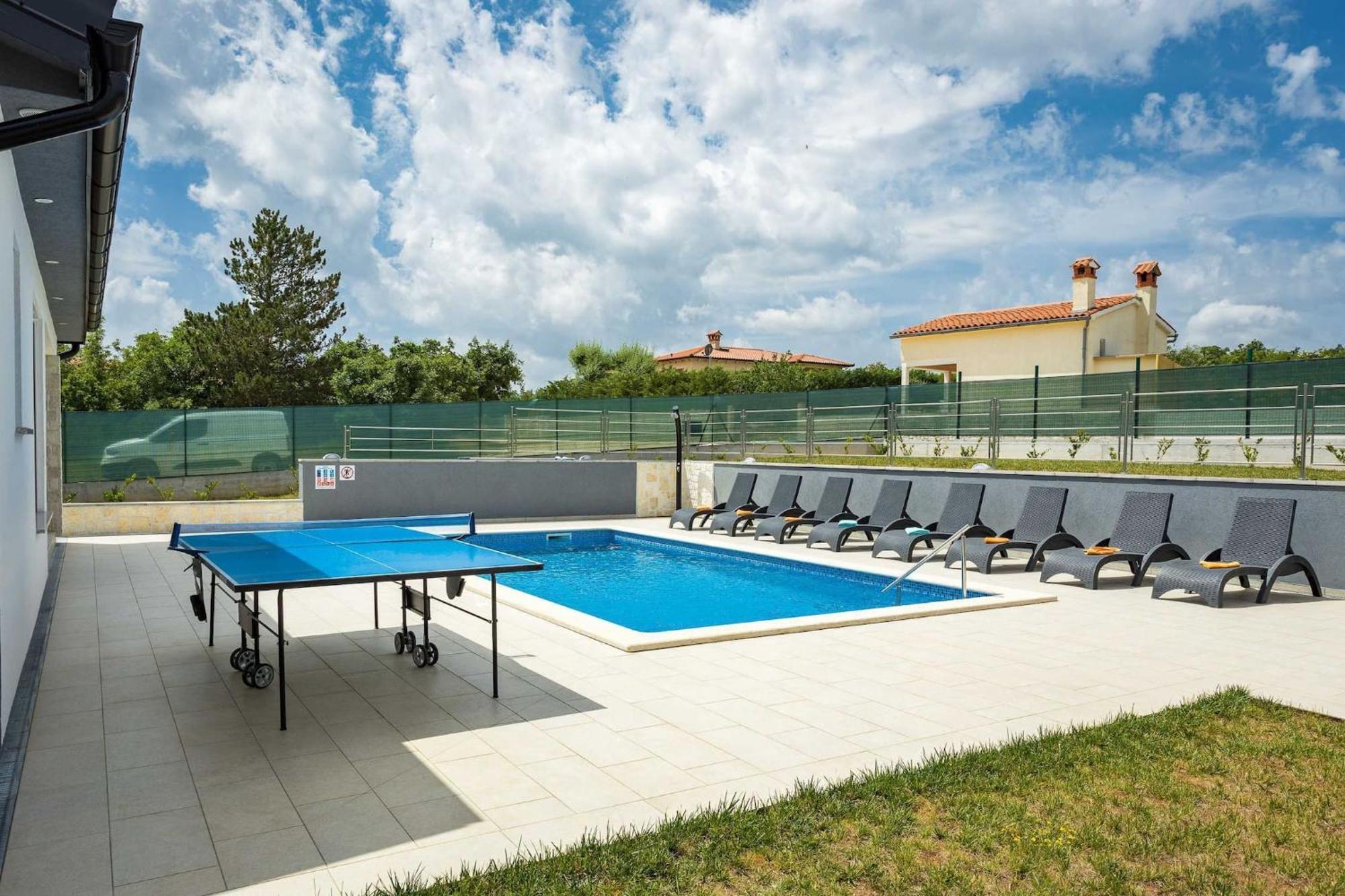 Holiday Home Greta ลาบิน ภายนอก รูปภาพ